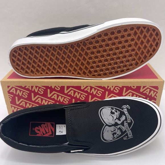 Vans Skull Men’s Classic Slip-On
Love You To Death Black/True White Sneakers - Picture 13 of 16